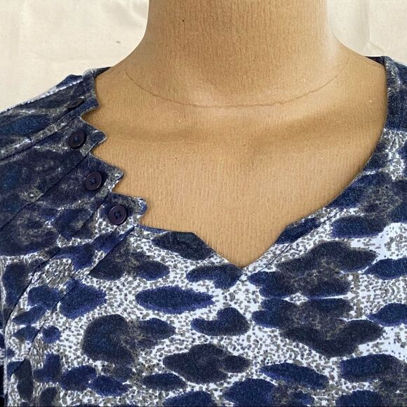 Parsley and Sage woman’s large animal print top - Picture 5 of 8